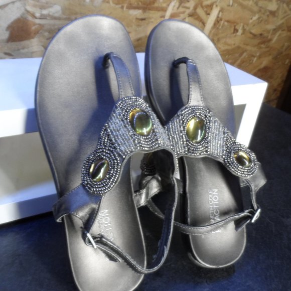 Kenneth Cole Reaction Glamathon Flat Sandals - Size 7 M - Picture 2 of 7